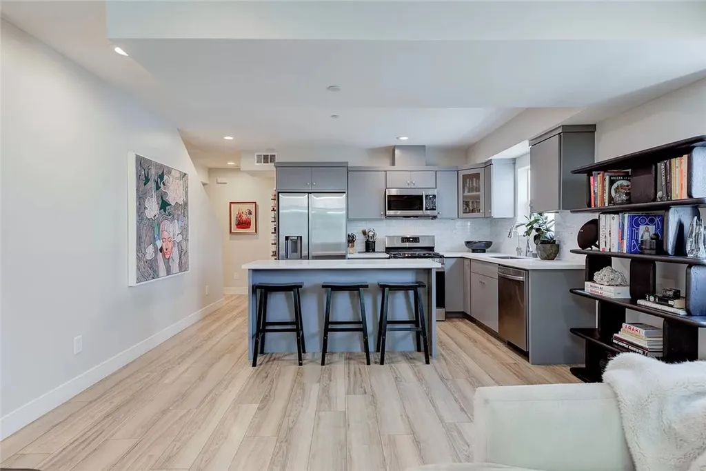 Additional image 19 of 2153 S West View Street, Los Angeles, CA 90016