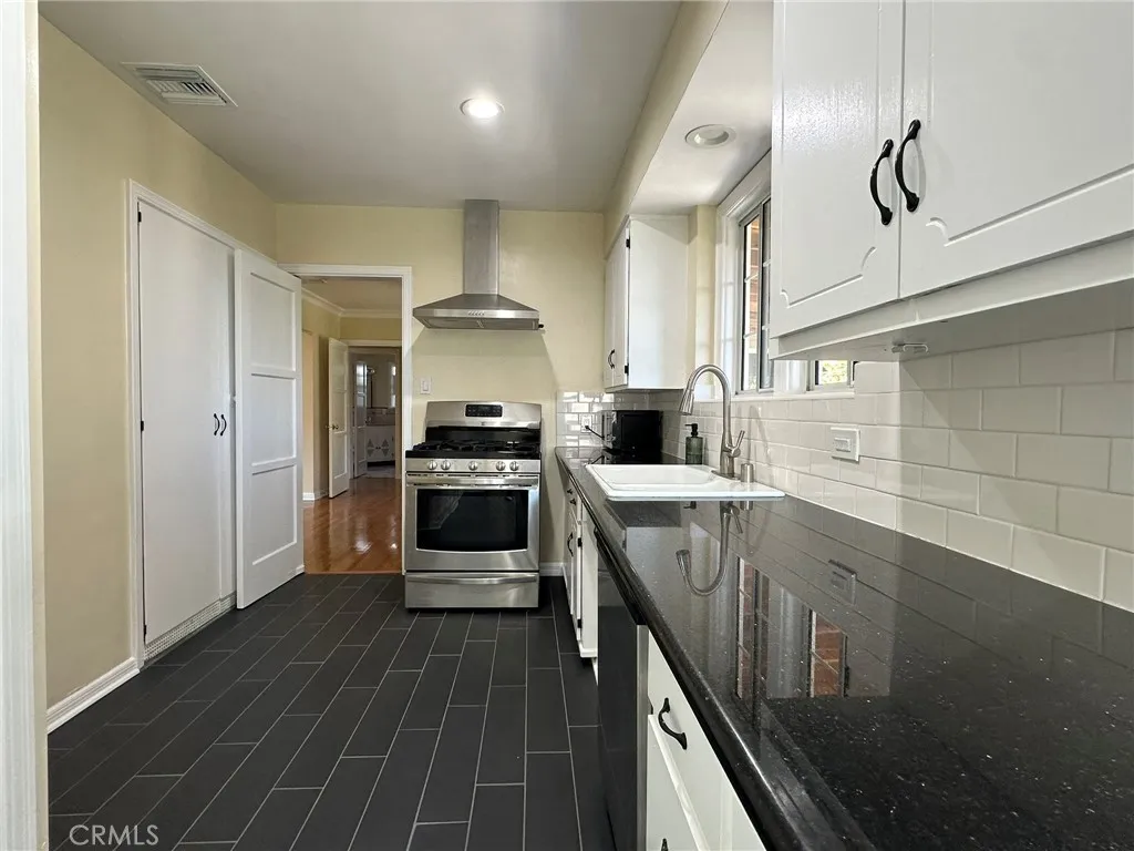 Additional image 7 of 2026 Pepper Dr, Altadena, CA 91001