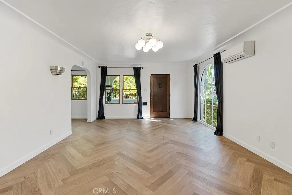 Additional image 43 of 2130 Apex, Los Angeles, CA 90039