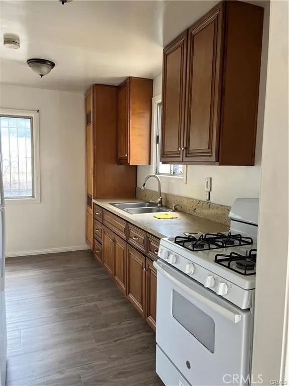 Additional image 18 of 8813 Hoover St, Los Angeles, CA 90044