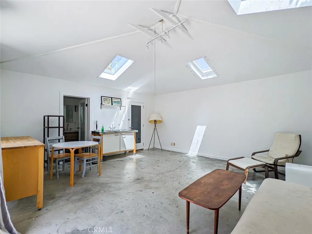 Additional image 47 of 1113 Amoroso Place, Venice, CA 90291