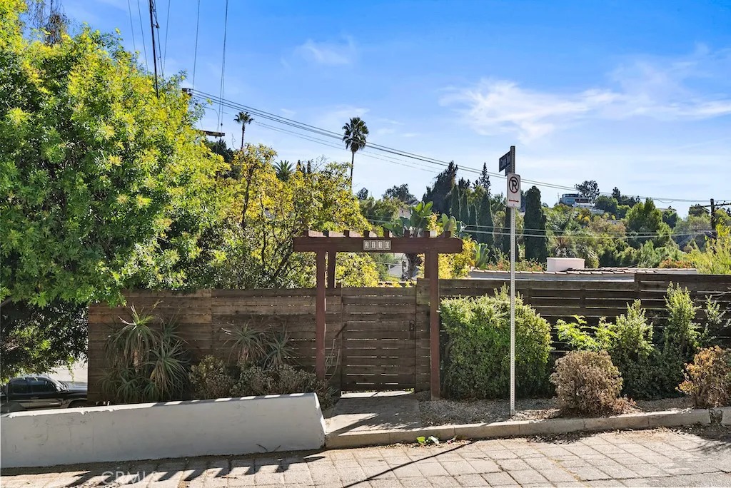 Additional image 34 of 2130 Apex, Los Angeles, CA 90039