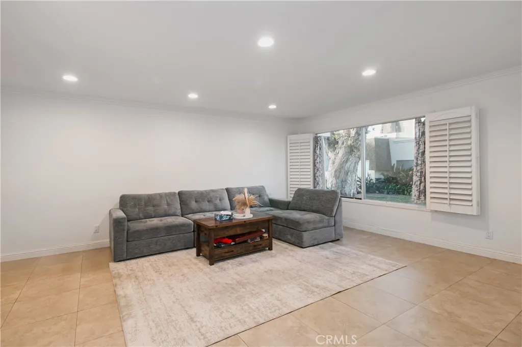 Additional image 3 of 19052 Hamlin Street Unit 3, Reseda, CA 91335