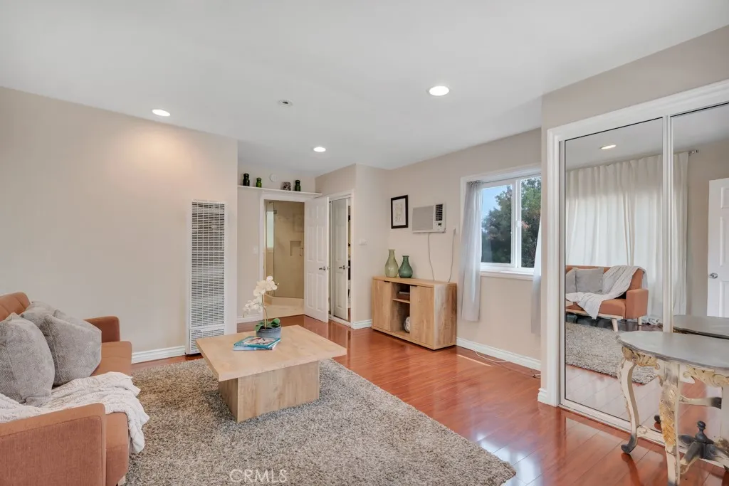 Additional image 56 of 19419 Oxnard Street, Tarzana, CA 91356