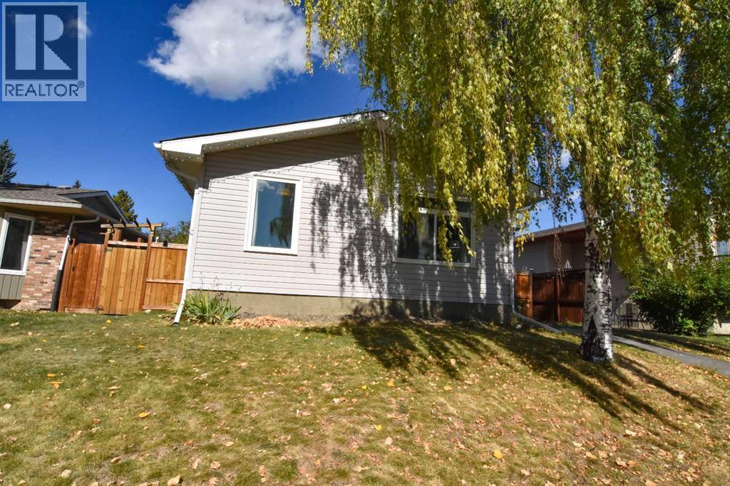 112 Woodvale Road SW|Calgary, Alberta T2W3M8
