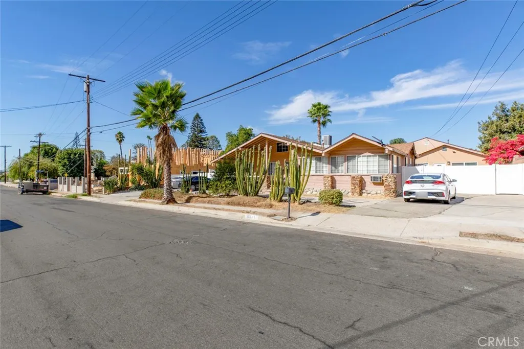 Additional image 3 of 10563 Vinedale, Sun Valley, CA 91352