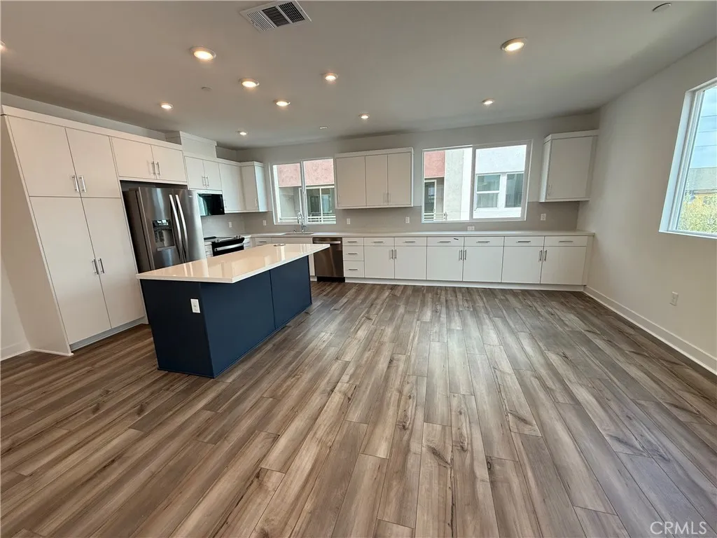 Additional image 37 of 693 S Lyon Street, Santa Ana, CA 92705