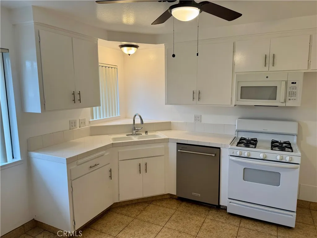 Additional image 9 of 1682 W Cindy Lane Unit B, Anaheim, CA 92802