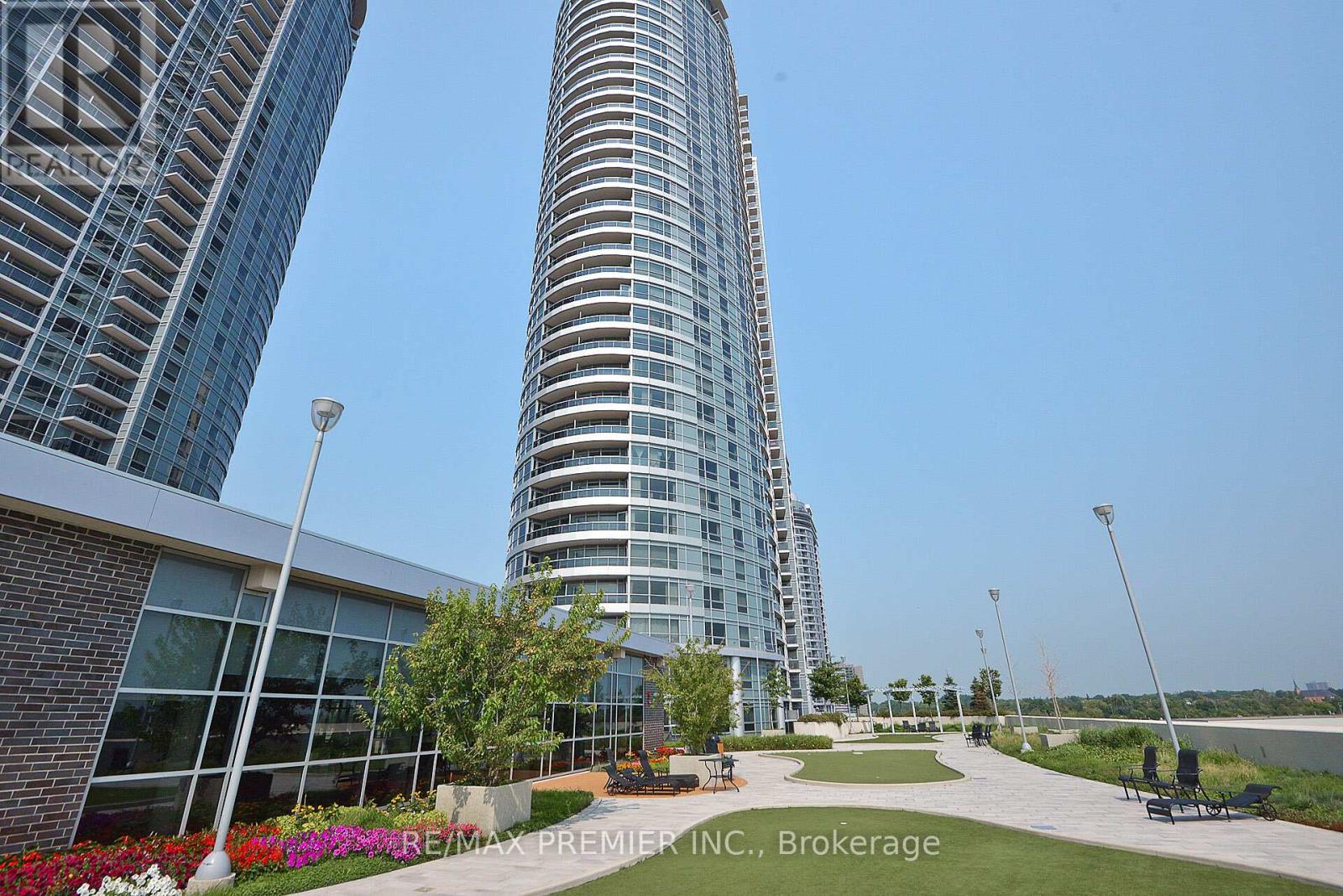 Property image for 318 - 135 VILLAGE GREEN SQUARE|Toronto (Agincourt South-Malvern West), Ontario M1S0L1