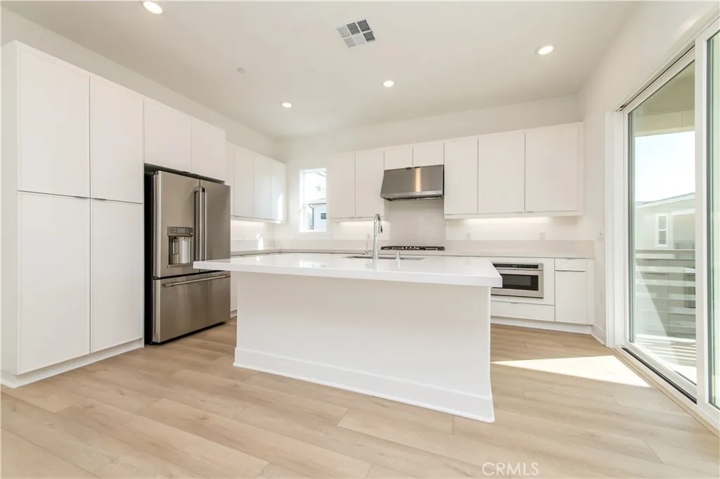 Additional image 15 of 108 Tiffin, Irvine, CA 92618