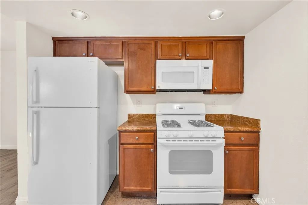 Additional image 14 of 1110 W Blaine Street Unit 102, Riverside, CA 92507