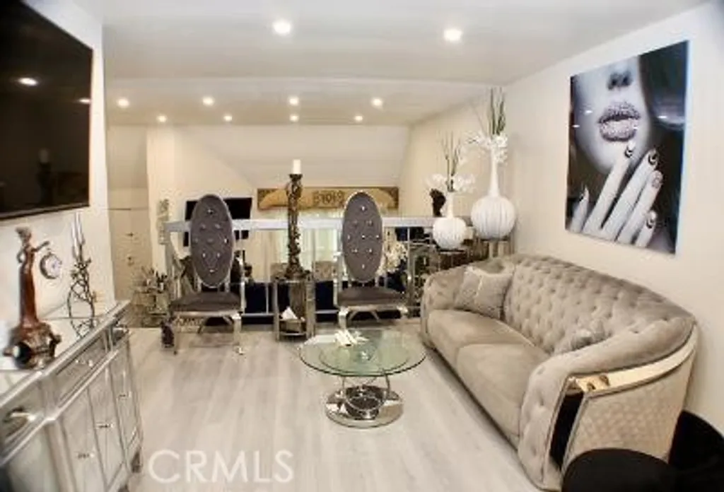 Additional image 3 of 21015 Gresham, Canoga Park, CA 91304