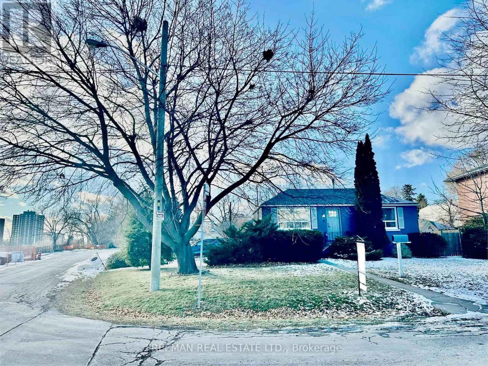 Property image for 6 LLOYD GEORGE AVENUE|Toronto (Alderwood), Ontario M8W3W4