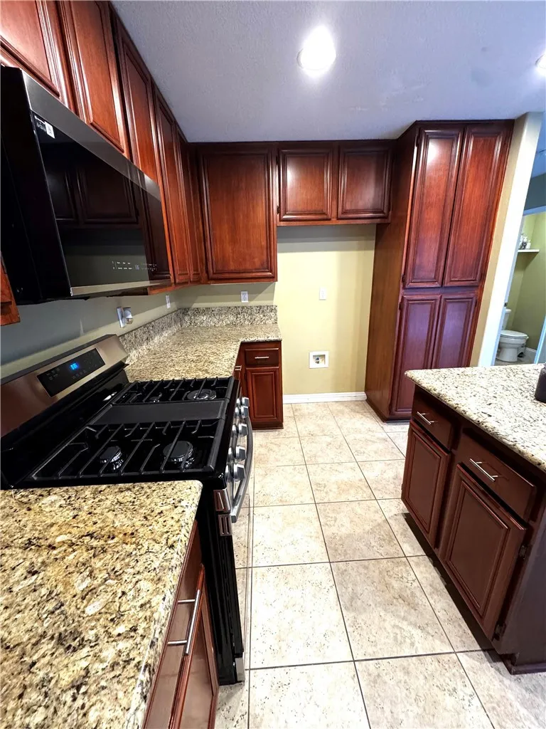 Additional image 36 of 804 Saint James Dr, Corona, CA 92882