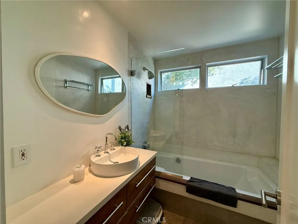 Additional image 11 of 2302 Oakwood Avenue, Venice, CA 90291