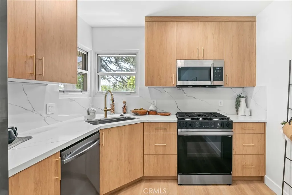 Additional image 17 of 2105 N Pass Ave, Burbank, CA 91505