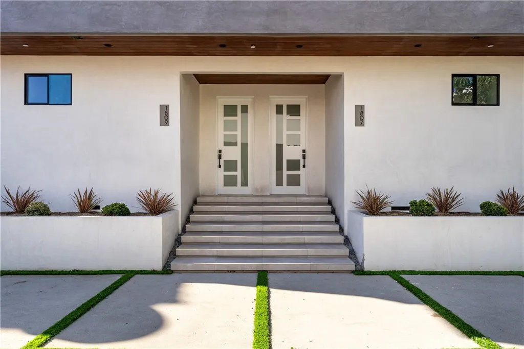 Additional image 10 of 1807 S Longwood Ave, Los Angeles, CA 90019