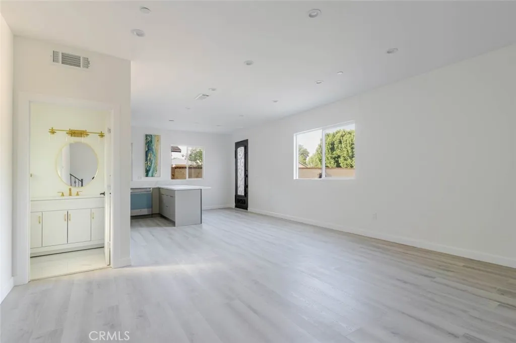 Additional image 32 of 17428 Roscoe Boulevard, Northridge, CA 91325