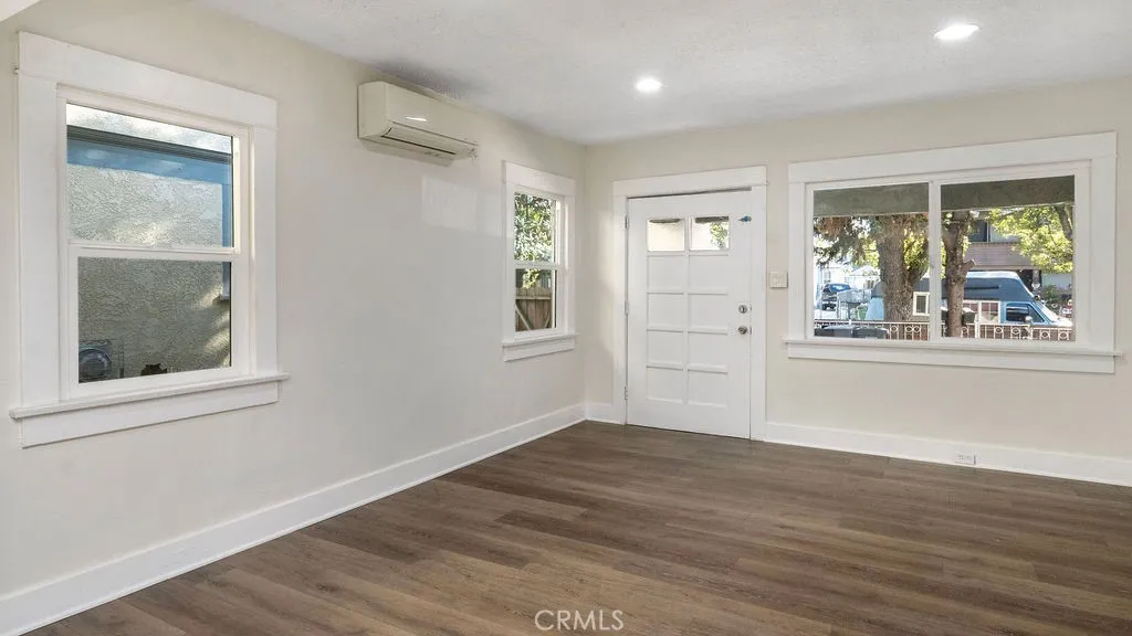 Additional image 16 of 911 W 40th Pl, Los Angeles, CA 90037