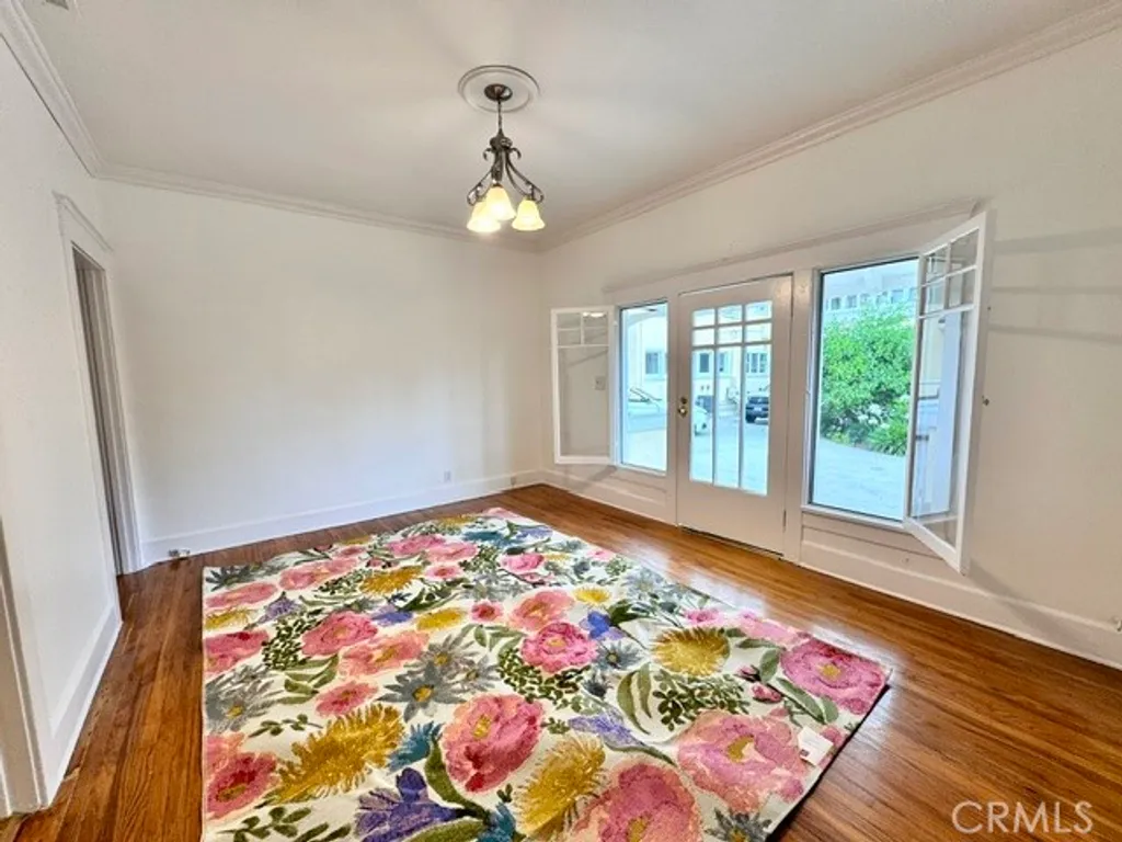 Additional image 4 of 1325 E Altadena Dr, Altadena, CA 91001