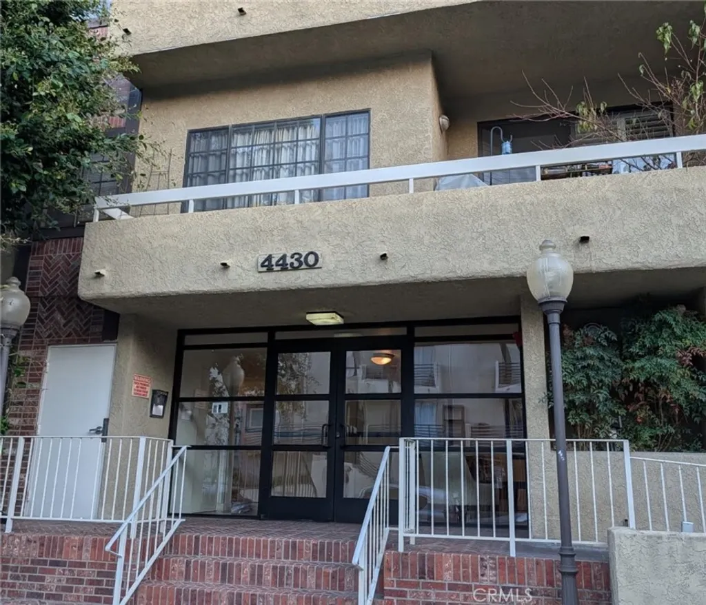 Additional image 2 of 4430 Noble Avenue Unit 202, Sherman Oaks, CA 91403