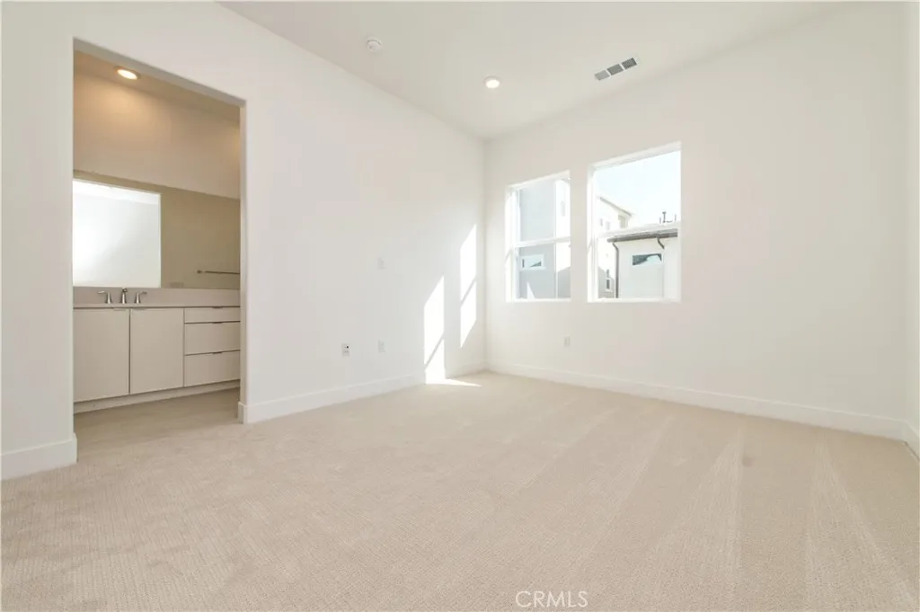 Additional image 50 of 108 Tiffin, Irvine, CA 92618