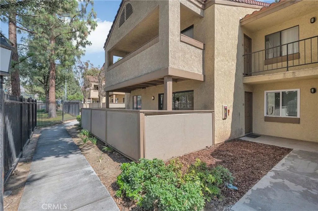 Additional image 3 of 1110 W Blaine Street Unit 102, Riverside, CA 92507