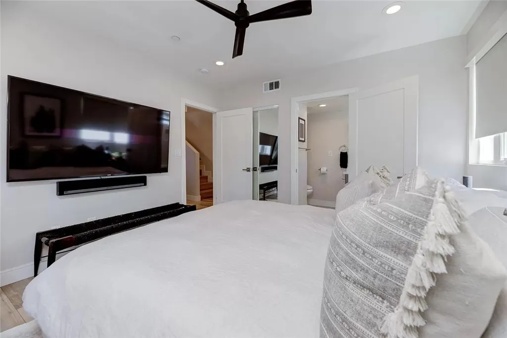 Additional image 36 of 2153 S West View Street, Los Angeles, CA 90016