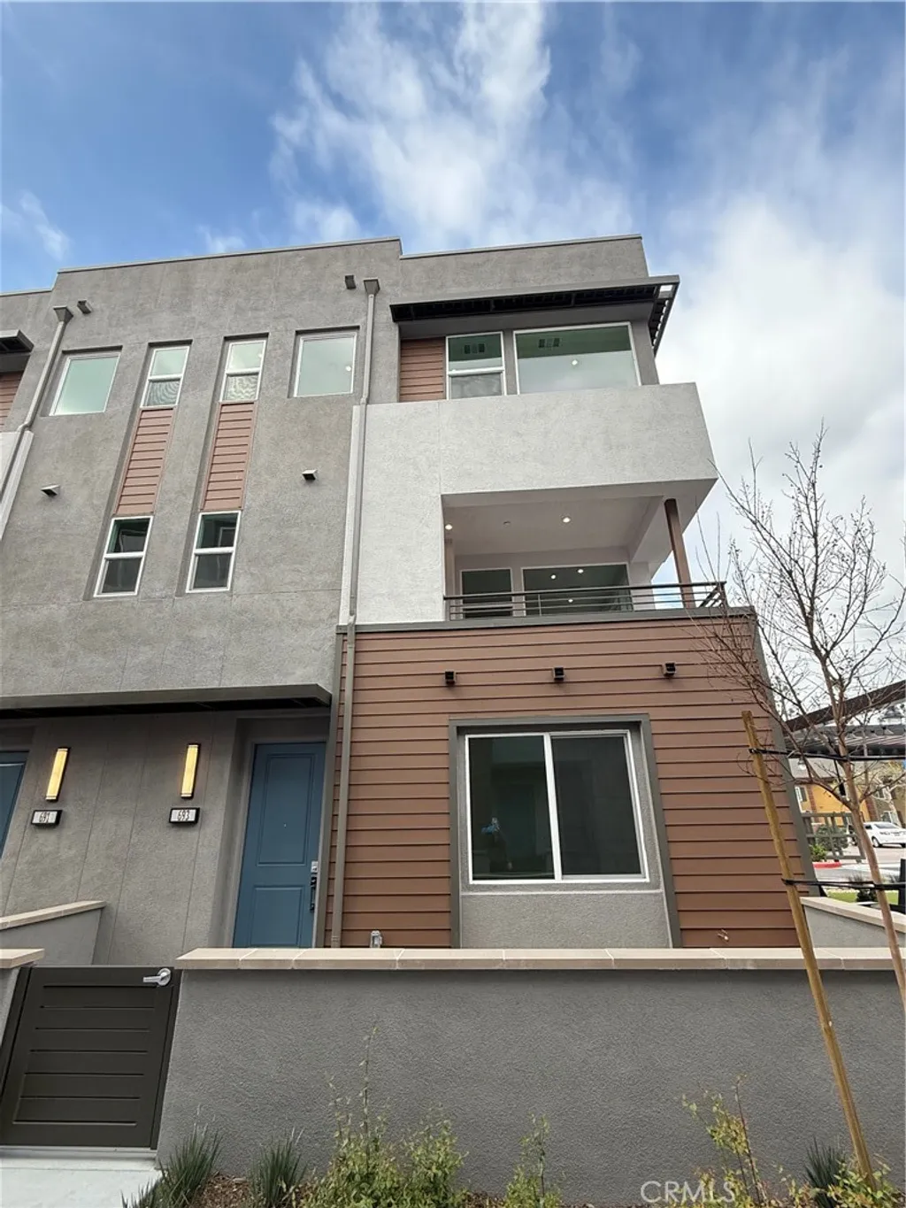 Additional image 3 of 693 S Lyon Street, Santa Ana, CA 92705