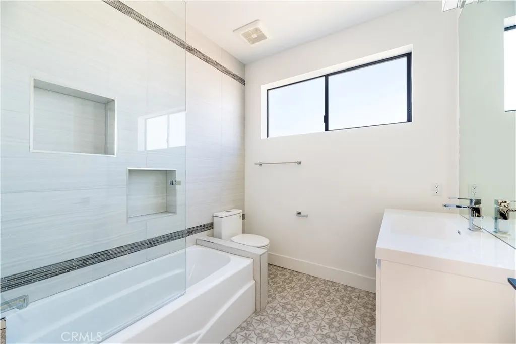 Additional image 18 of 1807 S Longwood Ave, Los Angeles, CA 90019