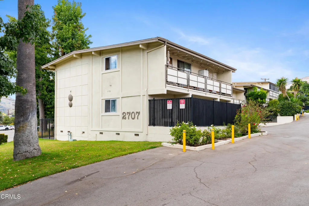 Additional image 2 of 2707 Montrose Avenue Unit 8, Montrose, CA 91020