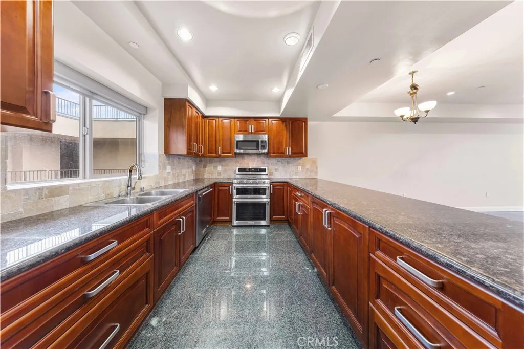 Additional image 67 of 11218 Camarillo Street Unit 404, Toluca Lake, CA 91602