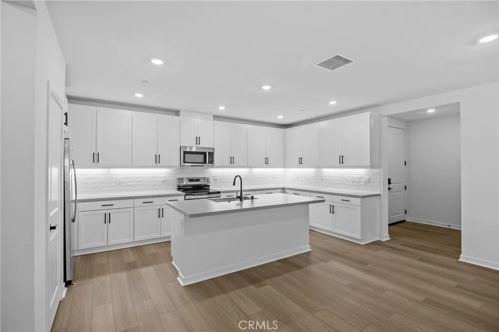 Additional image 6 of 6137 Valentina Way Unit 201, Eastvale, CA 92880