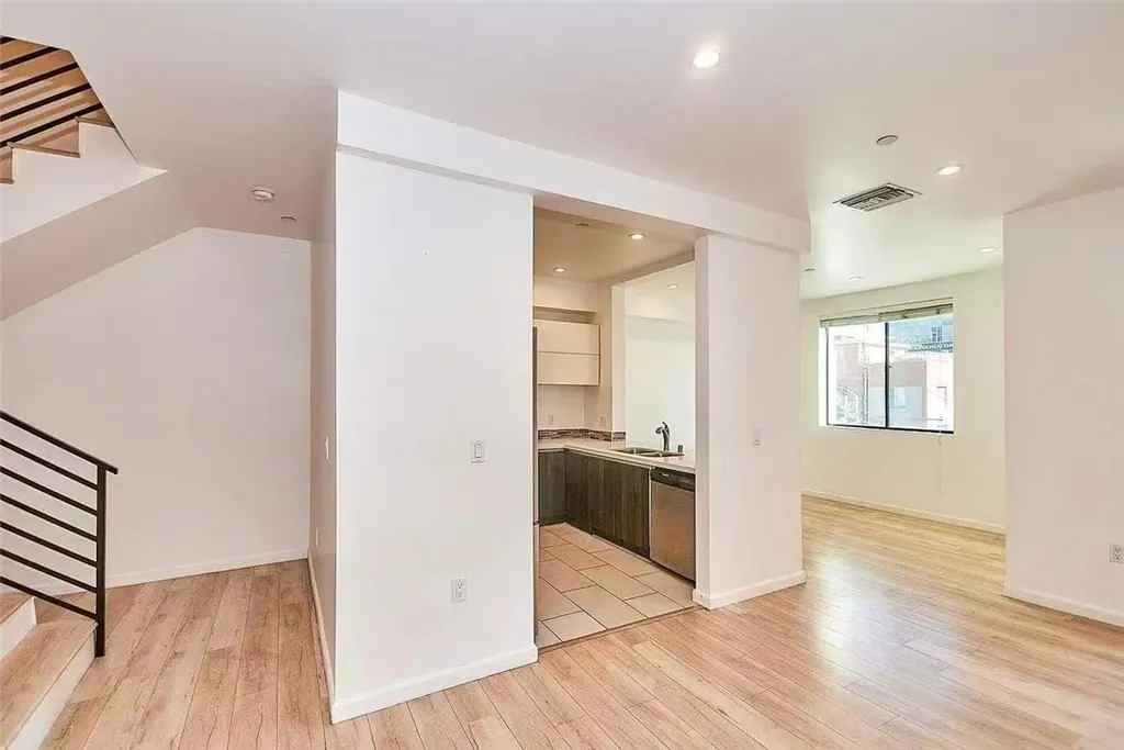 Additional image 11 of 137 W 6th St Unit 204, Long Beach, CA 90802