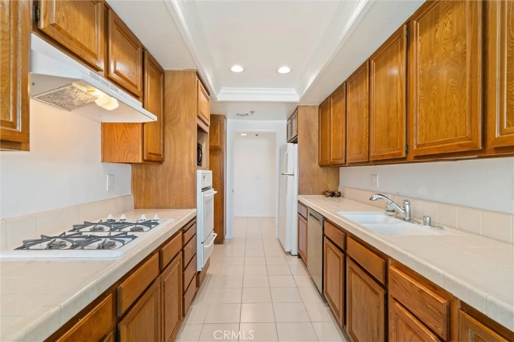 Additional image 45 of 2872 Coast Cir Unit 303, Huntington Beach, CA 92649