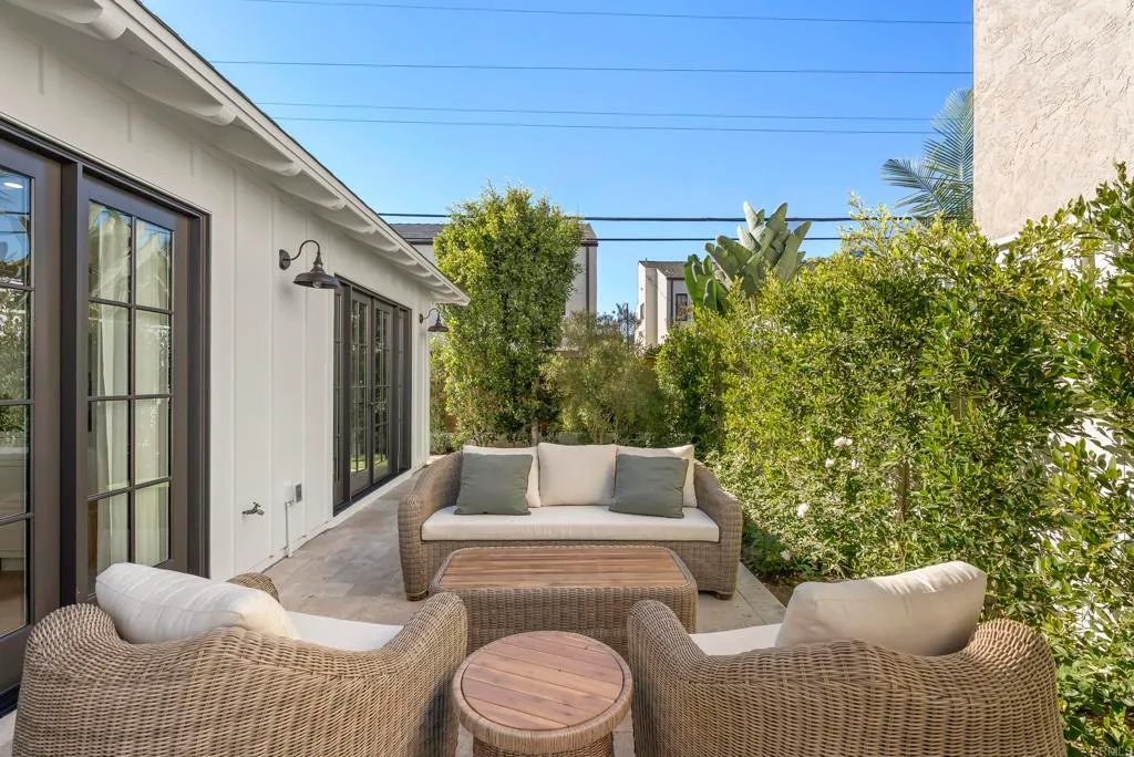 210 Estrella St, Solana Beach, CA 92075