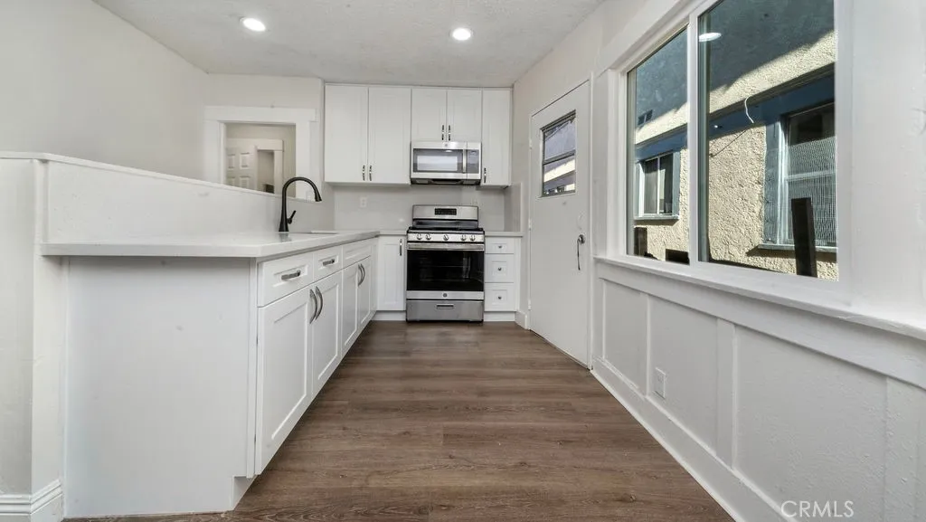 Additional image 18 of 911 W 40th Pl, Los Angeles, CA 90037