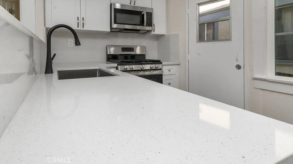 Additional image 7 of 911 W 40th Pl, Los Angeles, CA 90037