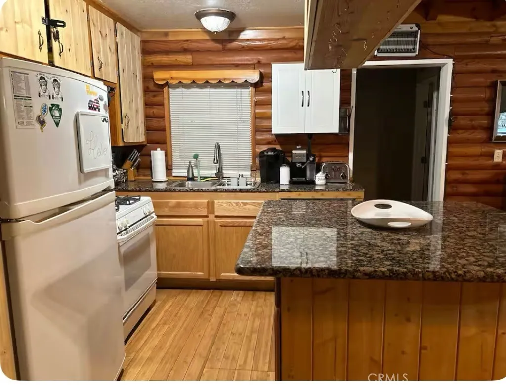 Additional image 6 of 646 Mountain View Avenue, Wrightwood, CA 92397