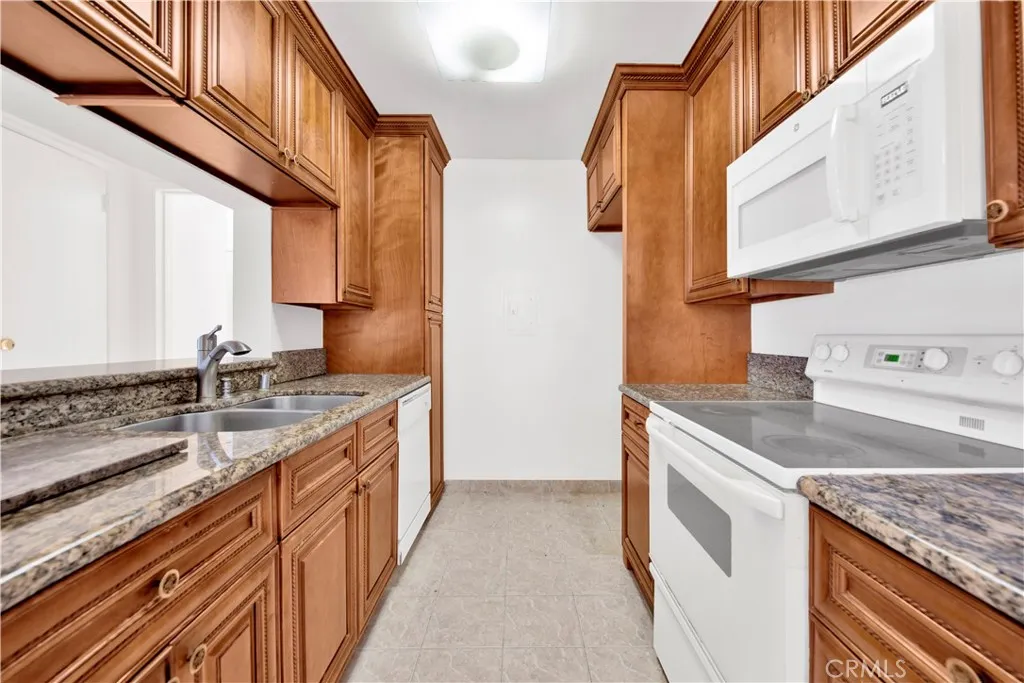 Additional image 15 of 5460 White Oak Ave Unit A318, Encino, CA 91316