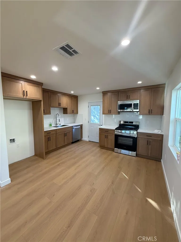 Additional image 18 of 2215 N Brighton Street, Burbank, CA 91504