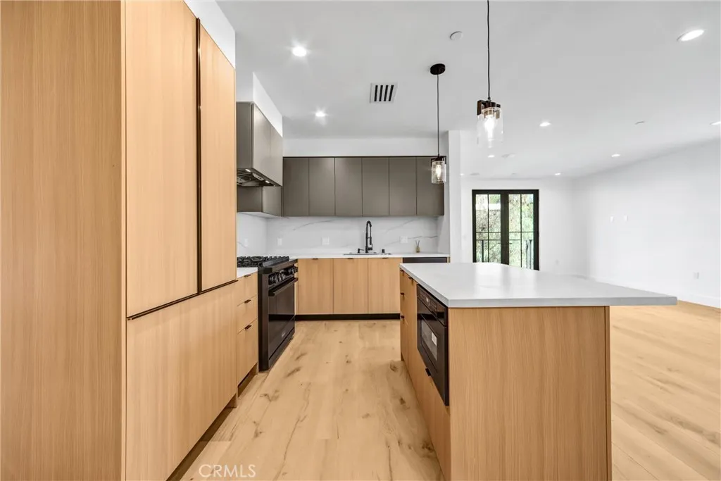 Additional image 60 of 10352 Riverside Drive Unit 203A, Toluca Lake, CA 91602