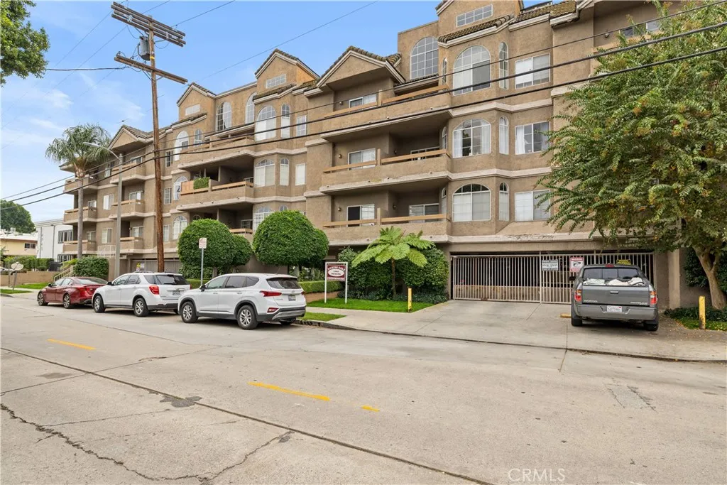 Additional image 2 of 14960 Dickens Street Unit 303, Sherman Oaks, CA 91403