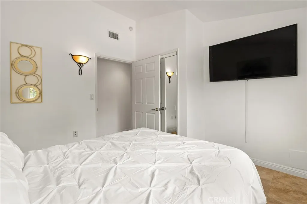 Additional image 13 of 20300 Oxnard, Woodland Hills, CA 91367