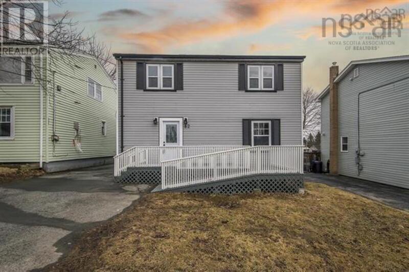 82 Albro Lake Road|Dartmouth, Nova Scotia B3A3Y5