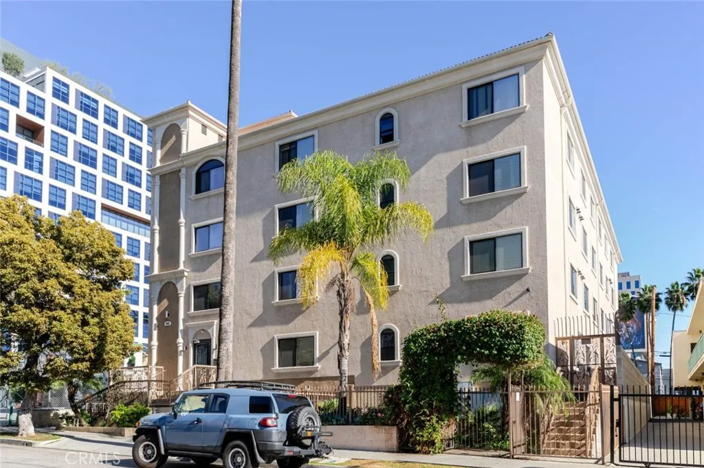 Additional image 2 of 1466 Tamarind Avenue Unit 301, Los Angeles, CA 90028