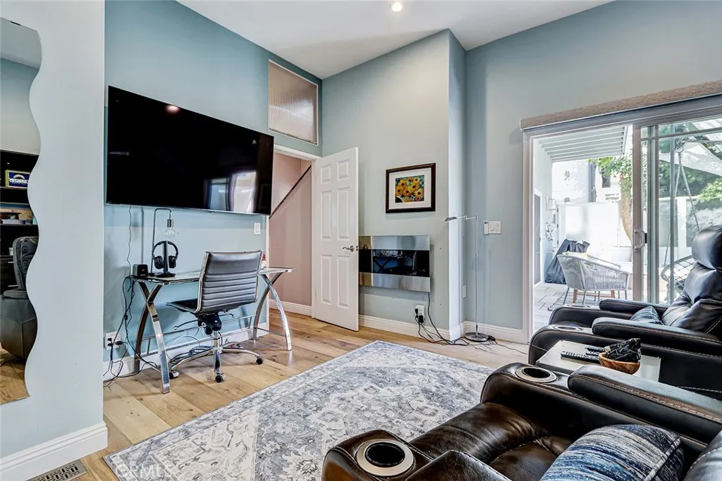 Additional image 91 of 718 S Broadway Unit C, Redondo Beach, CA 90277