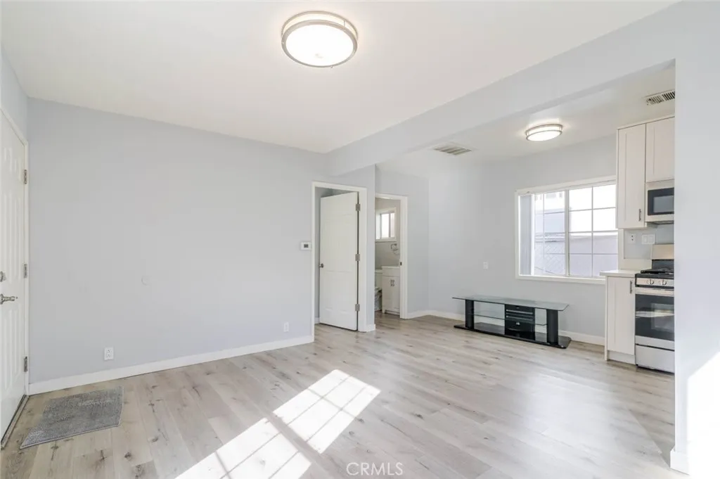 Additional image 24 of 301 E Alameda Avenue Unit A, Burbank, CA 91502