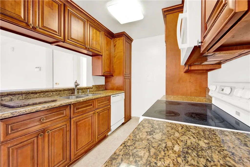 Additional image 3 of 5460 White Oak Ave Unit A318, Encino, CA 91316