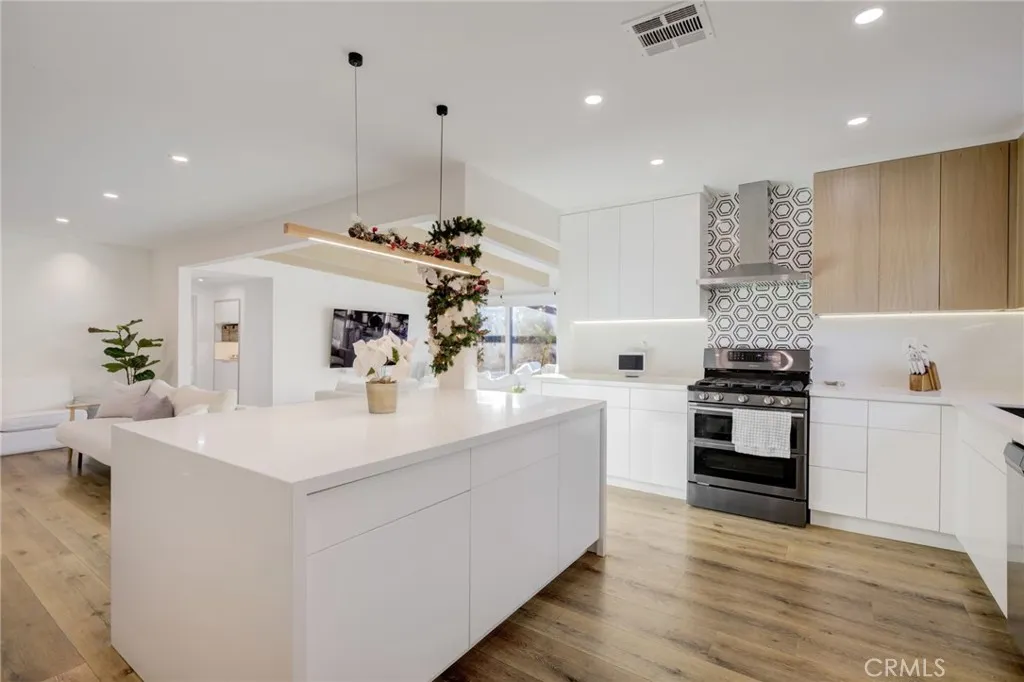 Additional image 108 of 8161 Encino Avenue, Northridge, CA 91325